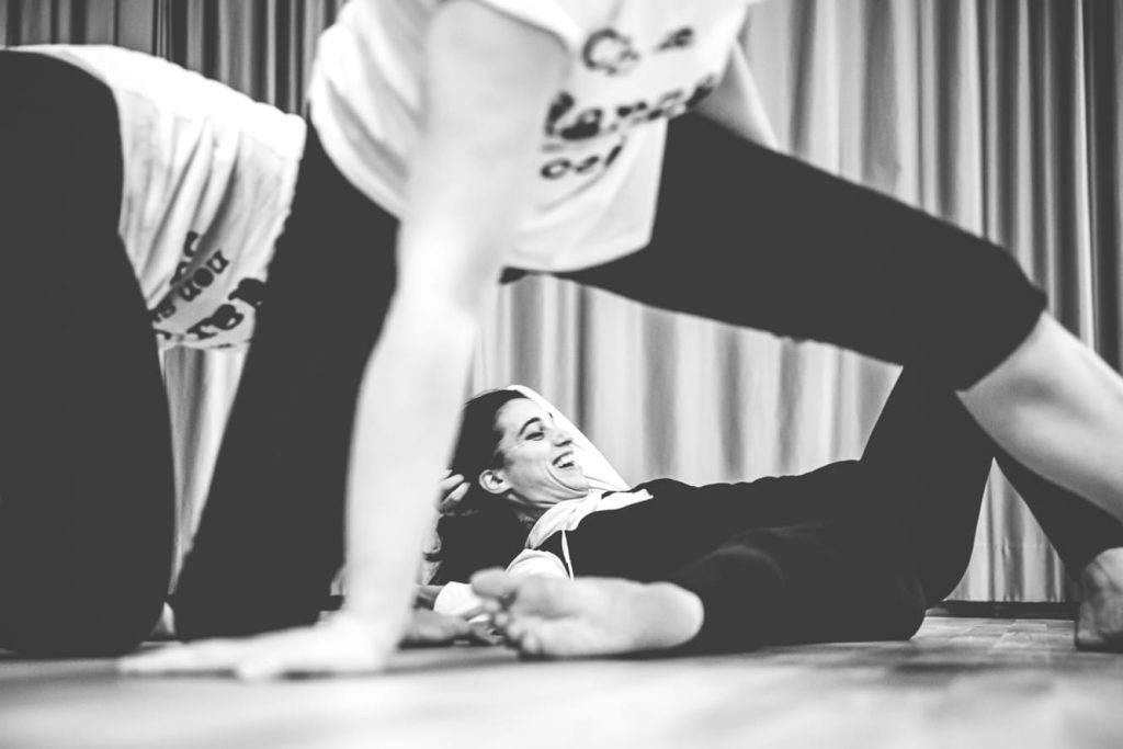 05_03_com-e-una-lezione-di-danza-contemporanea-interna